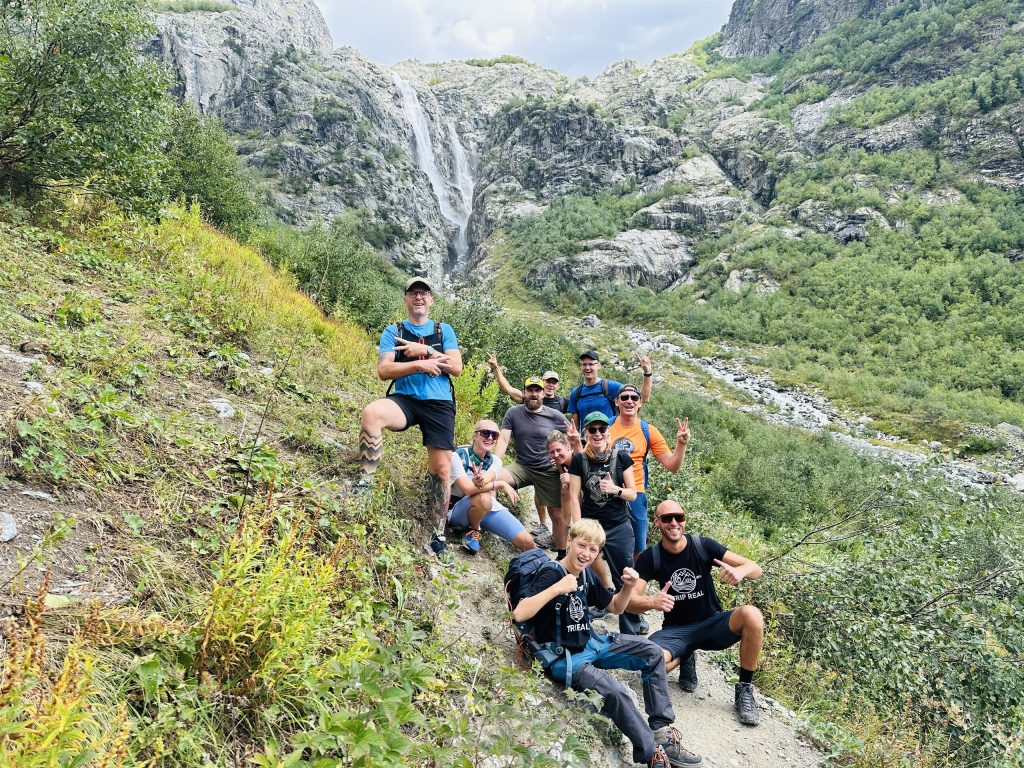 Žygeiviai kalnų šlaite, Svanetija